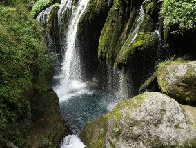 三峡大坝九孔泄洪壮观景象揭秘，壮丽景象与工程奇迹的背后